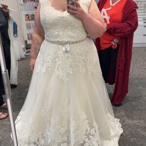 Elegant Lace Wedding Dress